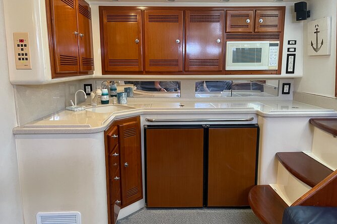 Waikiki Deep Sea Fishing Charter from Oahu - Diamond Head and Waikiki viewpoints from the water