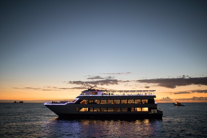 Waikiki Fireworks Cocktail Cruise - Cruising Along the Honolulu Coastline Before the Show