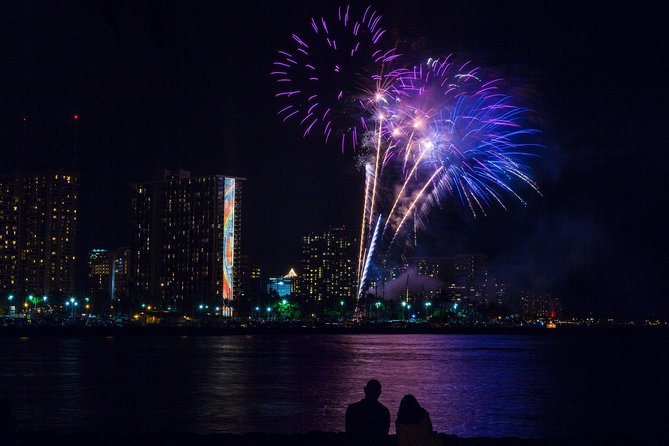 Waikiki Fireworks Dinner Cruise: Sail & Sparkle on Friday Nights - The bento-style dinner and premium drinks: what’s included
