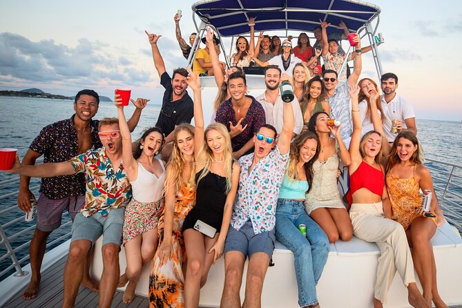 Waikiki Friday Fireworks Party Cruise with Live DJ & Full Bar - Friday Fireworks, Diamond Head Views, and a DJ Running the Show