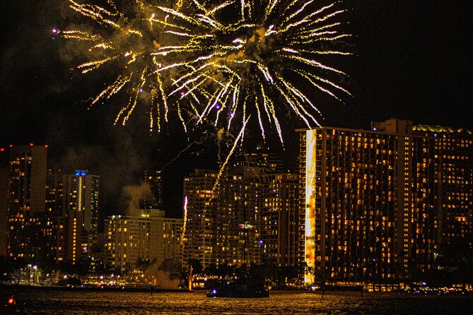 Waikiki Friday Night Fireworks Cruise + Fireworks Festival 3/15 - What to Bring for a Better 8:30pm View