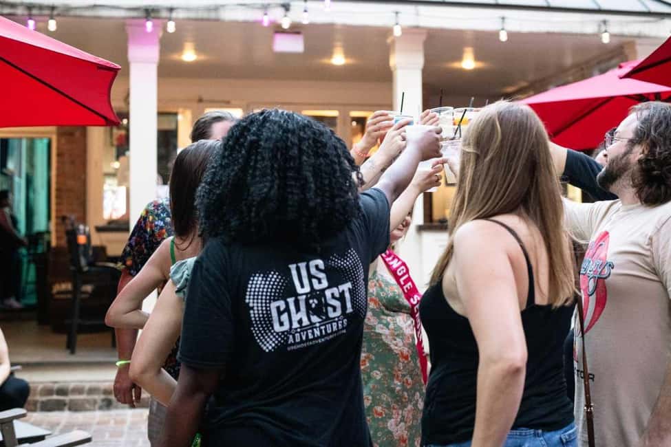 Waikiki Ghosts Boos and Booze Haunted Pub Crawl - Aloha Beer Waikiki: the easiest place to start your spooky night