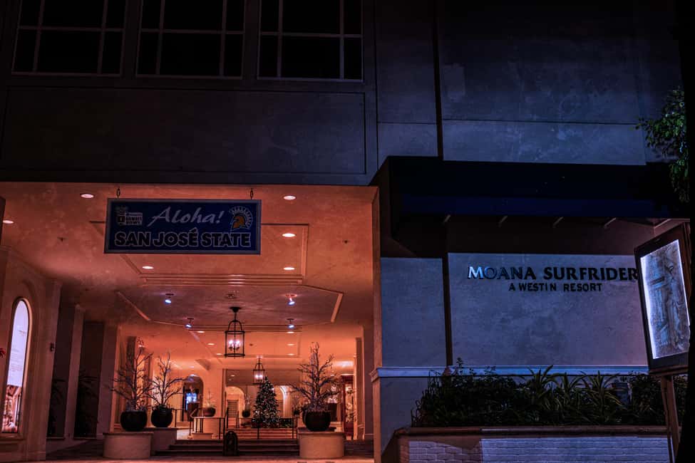 Waikiki Ghosts Boos and Booze Haunted Pub Crawl - ESPACIO The Jewel of Waikiki: the stylish pause on the route