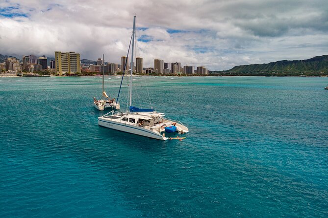 Waikiki Panorama Sail: Search for Hawaiian Sea Turtles - Snacks and drinks: included extras that change the whole feel