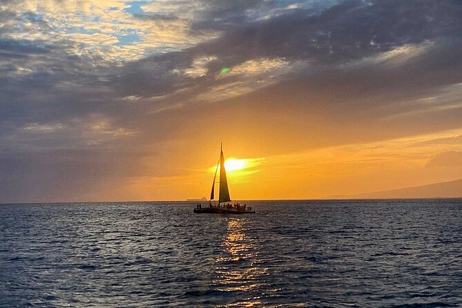 Waikiki Sunset Cocktail Cruise - Hilton Hawaiian Village - Diamond Head Crater: the view that sets the tone