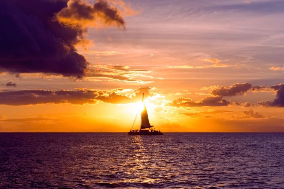 Waikiki Sunset Cocktail Cruise with Drinks and Appetizers - Barefoot Sailing by Waikiki: What the 90 Minutes Really Does