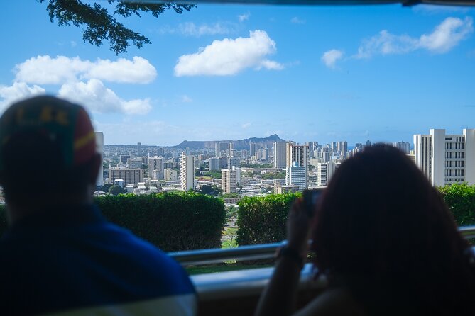 Waikiki Trolley Red Line Heroes & Legends Hop-on Hop-off Tour - The On-board Commentary: Getting the Stories Without Losing Audio