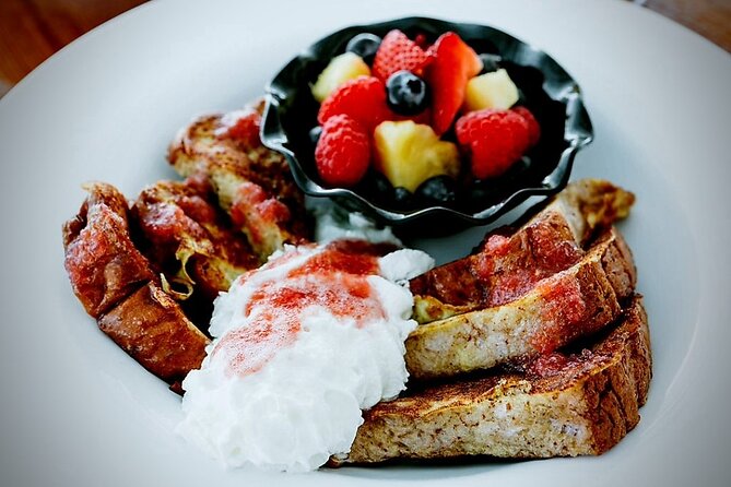 Whale Watching and Sunrise Breakfast Cruise in Honolulu - Why a sunrise whale cruise works better than a daytime plan