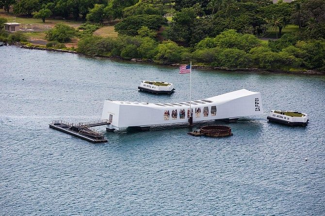 WWII Pearl Harbor Heroes Deluxe Tour - Pearl Harbor Historic Sites Visitor Center: wrap-up with a shore view